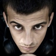 Norm Ender, 40 (世界音乐歌手)