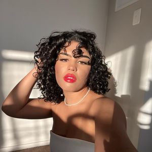 notjustaya, 22 (TikTok明星)