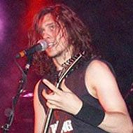Ol Drake, 39 (Gitarist)