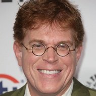 Oliver Goldstick, 64 (編劇)