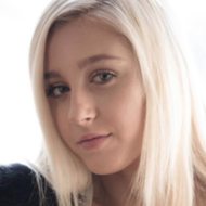 Olivia Jones, 25 (Blogger)