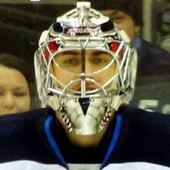 Ondrej Pavelec, 38 (Un joueur de hockey)