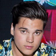 Oscar Zia, 29 (Pop Singer)