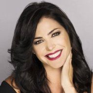 Pamela David, 47 (Người dẫn chương trình)