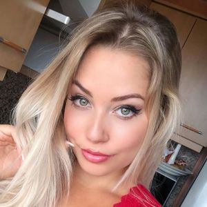 Paola Celeb, 26 (Instagram Star)