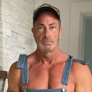 Papa Walsh, 63 (家庭成员)