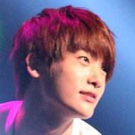 Park Hyung-sik, 32 (Pop Singer)