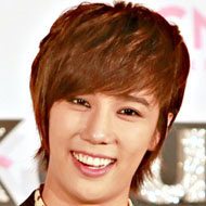 Park Jung-Min, 36 (Pop Singer)