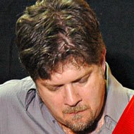 Pat Bergeson, 64 (吉他手)