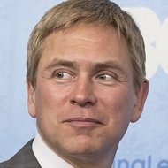 Pat Kiernan, 56 (TV Show-Gastgeber)