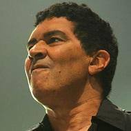 Pat Smear, 64 (Guitarrista)