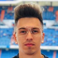 Pato Viral, 27 (YouTube Star)