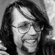 Paul Barker, 66 (Bajista)