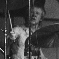 Paul Cook, 67 (Batterista)