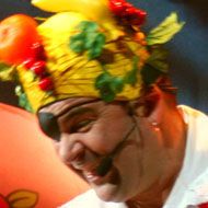 Paul Paddick, 57 (Ca sĩ nhạc Folk)