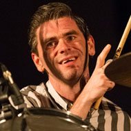 Paul Thomson, 49 (鼓手)