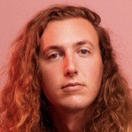 Peter Wilton, 29 (贝斯手)