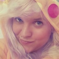 PiasLittleCustoms, 34 (YouTube Star)