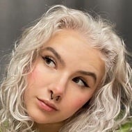 Pinkku Pinsku, 21 (YouTube Star)