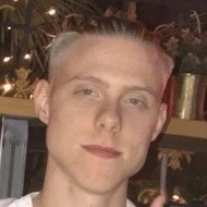 Pinky, 27 (YouTube明星)