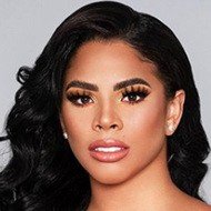 Pinky Curvy (1996 - 2020) (Instagram Star)