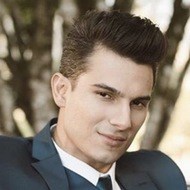 Pipe Bueno, 32 (Pop Singer)