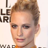 Poppy Delevingne, 37 (模特)