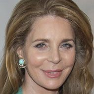 Queen Noor, 74 (女王)