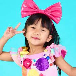 Rachel in Wonderland, 11 (YouTube Star)