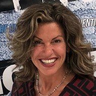 Rachelle Rak, 53 (Actrice de scène)