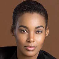 Raelia Lewis, 33 (Modella)