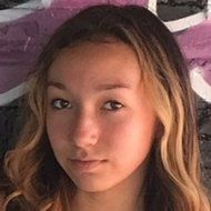 Raina Harten, 22 (流行歌手)