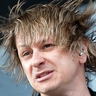 Ray Luzier, 53 (Nghệ sĩ chơi trống)