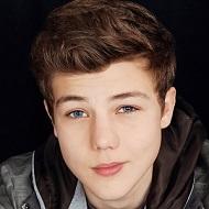 Reed Deming, 25 (Поп-певец)