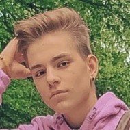 Resanu, 20 (TikTok Star)