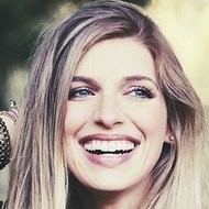 Riana Nelson, 39 (Pop Singer)