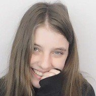 Riana Nicole, 22 (TikTok Star)