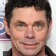 Rich Hall, 69 (Comediante)