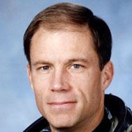 Richard Searfoss, 69 (宇航員)