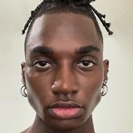Celebrità nate a 6 Febbraio