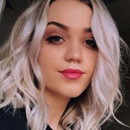 Riley Biederer, 29 (流行歌手)