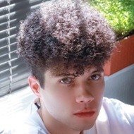 Riley Vahed, 28 (YouTube明星)