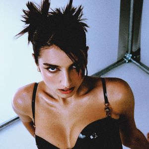 Rina Lipa, 24 (舞蹈家)