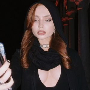 riwww, 21 (TikTok Star)