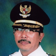 Rizal Effendi, 67 (政治家)