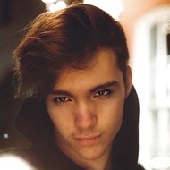 Rizzy Black, 22 (音樂製作人)