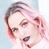 Ro Sereinne, 26 (Instagram Star)