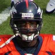 Robert Ayers, 40 (足球运动员)