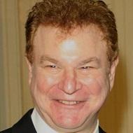 Robert Wuhl, 74 (Comico)