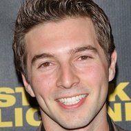 Roberto Aguire, 37 (电影演员)